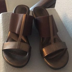 Dexflex by Dexter open-toed sandal wedges